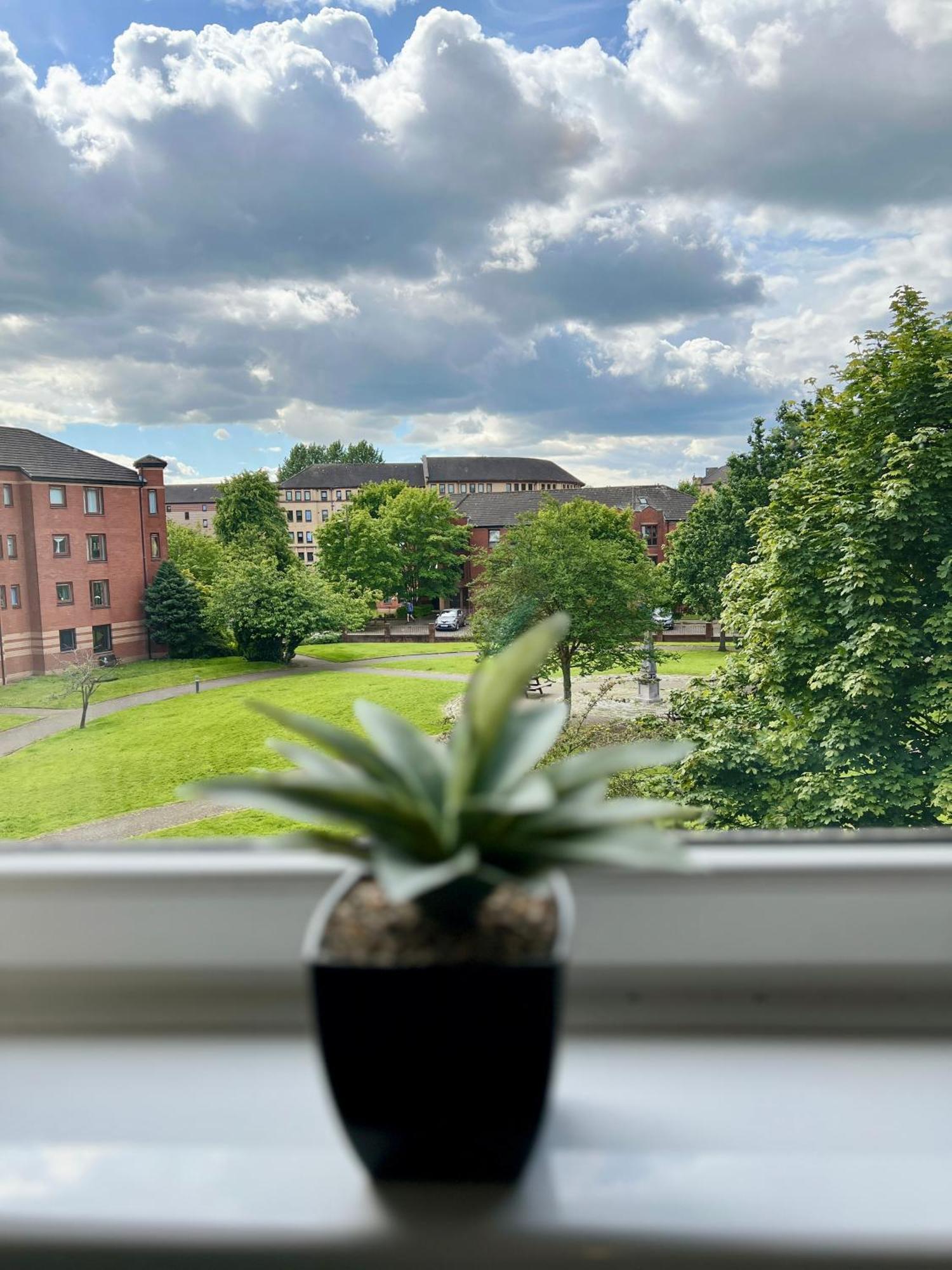 Spacious 2 Bed-Flat In Glasgow City - Free Parking 외부 사진